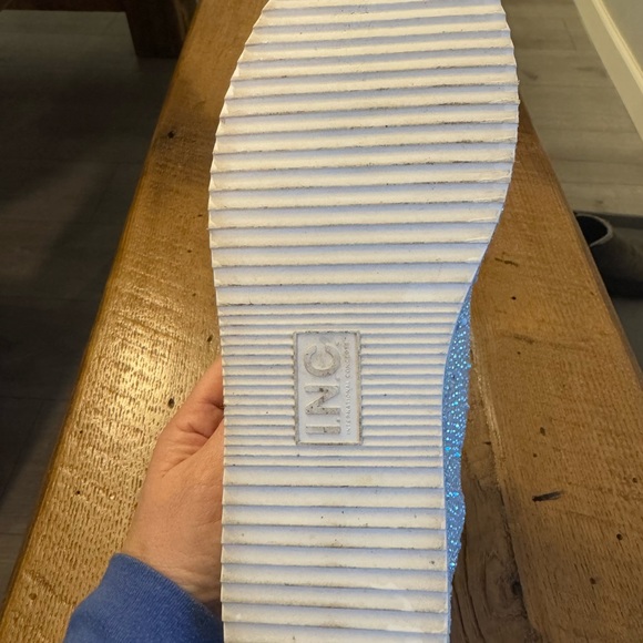 Silver bling tennis shoes (9.5) - Picture 5 of 6